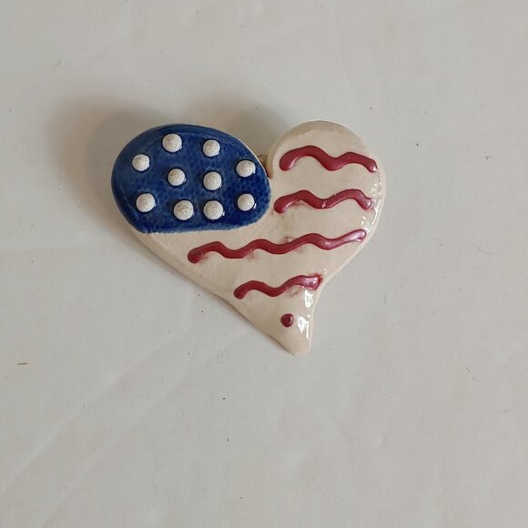Vintage Handmade Holiday American Flag Heart Pin Brooch - Picture 3 of 3
